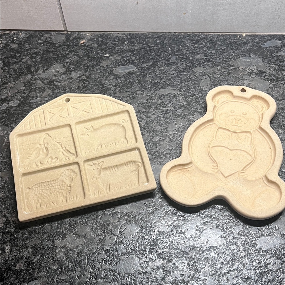 Retired Pampered Chef Stone cookie Molds Farmhouse Friends and Bear Design NWOT